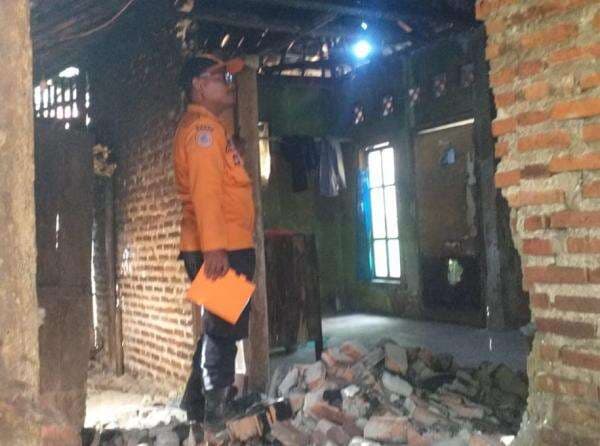 Puluhan Rumah di Jasinga Bogor Rusak akibat Hujan Deras dan Angin Kencang Puluhan Rumah di Jasinga Bogor Rusak akibat Hujan Deras dan Angin Kencang