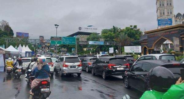 100 Ribu Kendaraan Diperkirakan Lintasi Jalur Puncak Bogor Minggu 100 Ribu Kendaraan Diperkirakan Lintasi Jalur Puncak Bogor Minggu