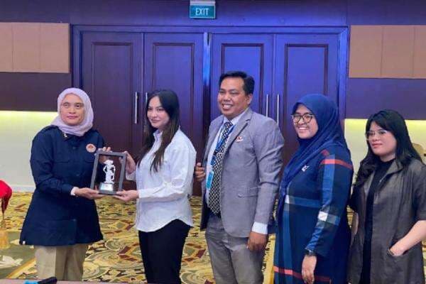 Transaksi Misi Dagang di NTB Tertinggi Capai Rp1,068 Triliun, Gubernur Khofifah Optimis Buka Peluang Usaha Lebih Signifikan Transaksi Misi Dagang di NTB Tertinggi Capai Rp1,068 Triliun, Gubernur Khofifah Optimis Buka Peluang Usaha Lebih Signifikan