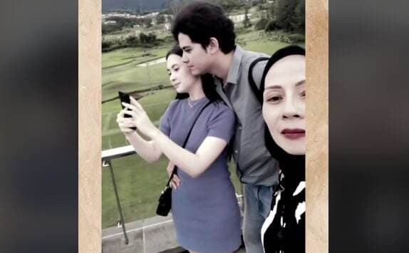 Potret Mesra Aliando dan Richelle Skornicki Mejeng Diunggah Sang Ibunda, Sandrinna Michelle Jadi Sorotan Potret Mesra Aliando dan Richelle Skornicki Mejeng Diunggah Sang Ibunda, Sandrinna Michelle Jadi Sorotan