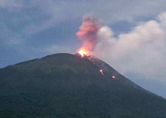 Rabu Pagi, Gunung Ile Lewotolok Muntahkan Guguran Lava Sejauh 600 Meter