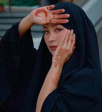 6 Potret Perjalanan Hijrah Bintang Film Dewasa Jepang Rae Lil Black, Ungkap Dosa Masa Lalu dan Jalani Puasa Pertama 6 Potret Perjalanan Hijrah Bintang Film Dewasa Jepang Rae Lil Black, Ungkap Dosa Masa Lalu dan Jalani Puasa Pertama