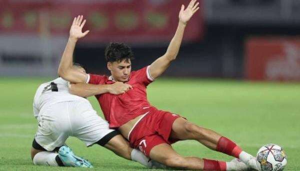 Rafael Struick di Persimpangan Jalan: Bertahan di Brisbane atau Pulang ke Eropa? Rafael Struick di Persimpangan Jalan: Bertahan di Brisbane atau Pulang ke Eropa?