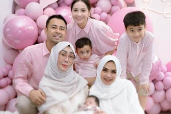 Raffi Ahmad dan Nagita Slavina Laksanakan Aqiqah untuk Baby Lily