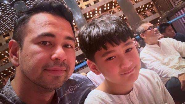 Jelang Lebaran, Raffi Ahmad Ajak Keluarga Itikaf di Masjid Jelang Lebaran, Raffi Ahmad Ajak Keluarga Itikaf di Masjid