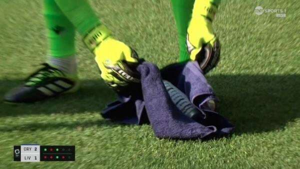 Rahasia Botol Minum Dean Henderson yang Gagalkan Liverpool Juara Community Shield Rahasia Botol Minum Dean Henderson yang Gagalkan Liverpool Juara Community Shield