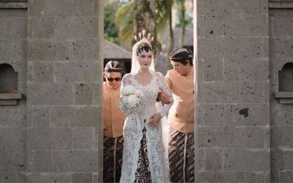 Rahasia Luna Maya Tampil Pangling dan Awet Muda di Hari Pernikahan, Ternyata Lakukan Ini! Rahasia Luna Maya Tampil Pangling dan Awet Muda di Hari Pernikahan, Ternyata Lakukan Ini!