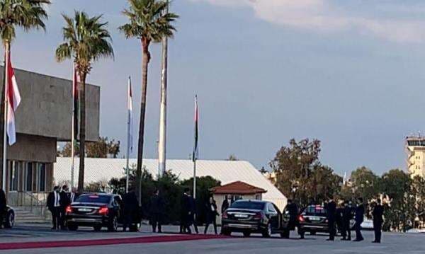 Raja Abdullah II Sopiri Prabowo saat Tiba di Yordania Raja Abdullah II Sopiri Prabowo saat Tiba di Yordania