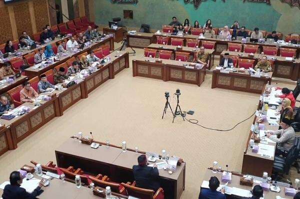 Miris! Anggota DPR Temukan Anak SMP Belum Bisa Baca Miris! Anggota DPR Temukan Anak SMP Belum Bisa Baca