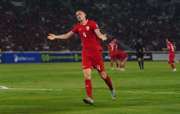 Rambut Klimis Jay Idzes Bikin Salfok saat Timnas Indonesia vs Timnas Vietnam, Netizen: Info Pomade Bang Jay Rambut Klimis Jay Idzes Bikin Salfok saat Timnas Indonesia vs Timnas Vietnam, Netizen: Info Pomade Bang Jay