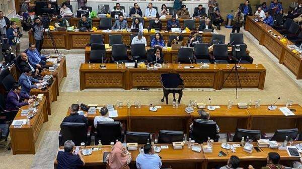 RUU Minerba Disepakati Baleg, segera Disahkan di Paripurna DPR RUU Minerba Disepakati Baleg, segera Disahkan di Paripurna DPR