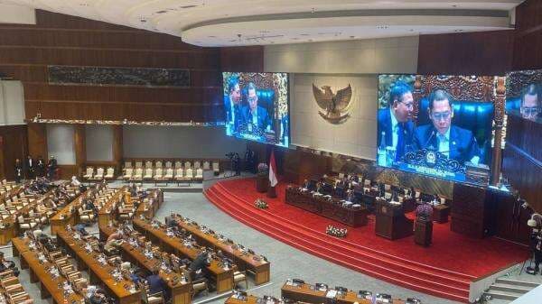 DPR Bacakan Surat dari Prabowo di Rapat Paripurna, Ini Isinya DPR Bacakan Surat dari Prabowo di Rapat Paripurna, Ini Isinya