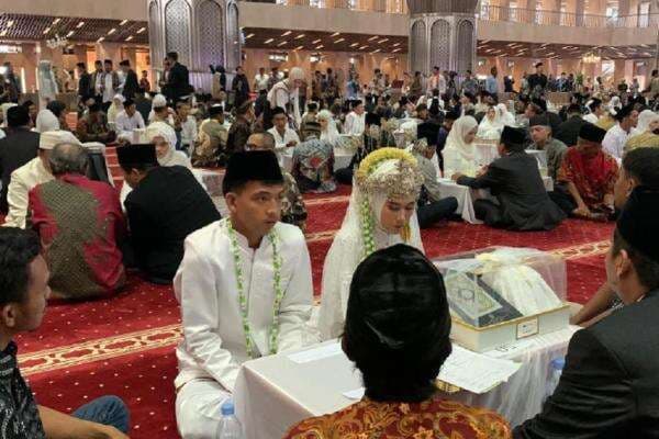 Ratusan Calon Pengantin Ikut Nikah Massal di Masjid Istiqlal Jakarta Ratusan Calon Pengantin Ikut Nikah Massal di Masjid Istiqlal Jakarta