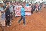 Ratusan Warga Stop Paksa Tambang Nikel di Halmahera Selatan Ratusan Warga Stop Paksa Tambang Nikel di Halmahera Selatan