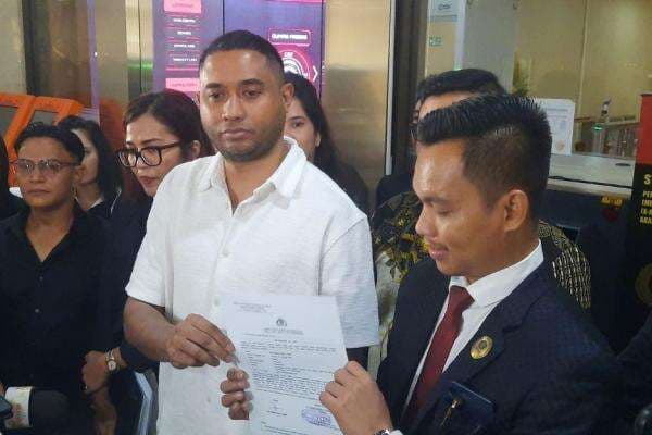 Rayen Pono Nilai Sanksi MKD terhadap Ahmad Dhani Terlalu Ringan: Cuma Ngajarin Minta Maaf Rayen Pono Nilai Sanksi MKD terhadap Ahmad Dhani Terlalu Ringan: Cuma Ngajarin Minta Maaf