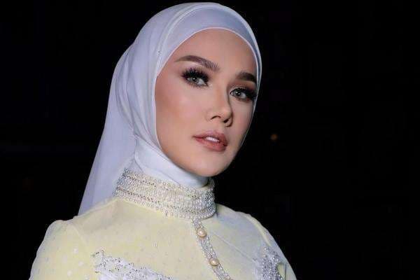 Reaksi Mulan Jameela soal Ahmad Dhani Jadikan Novi Citra Indriati Staf Ahli Reaksi Mulan Jameela soal Ahmad Dhani Jadikan Novi Citra Indriati Staf Ahli