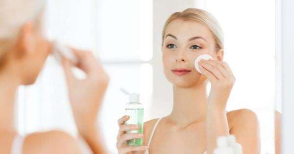 5 Pembersih <i>Makeup</i> yang Ampuh, Ada yang Tak Perlu Dibilas Air Lagi 5 Pembersih <i>Makeup</i> yang Ampuh, Ada yang Tak Perlu Dibilas Air Lagi