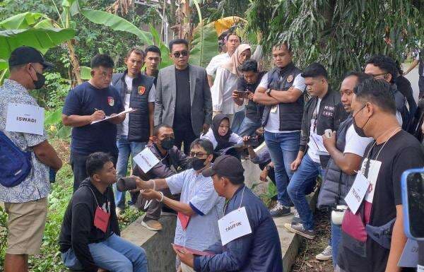 Polisi Gelar Rekonstruksi Kasus Penganiayaan Darso hingga Tewas oleh Perwira Satlantas Yogyakarta Polisi Gelar Rekonstruksi Kasus Penganiayaan Darso hingga Tewas oleh Perwira Satlantas Yogyakarta