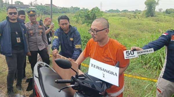 Pembunuh Ojol di Gresik Sempat Kesulitan Angkat Korban, Jenazah Jatuh Tertimpa Motor Pembunuh Ojol di Gresik Sempat Kesulitan Angkat Korban, Jenazah Jatuh Tertimpa Motor