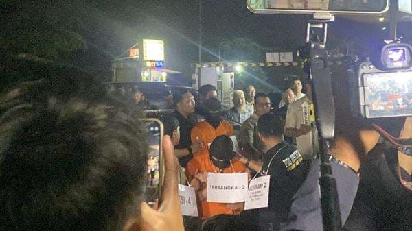 Penampakan 3 Oknum TNI AL di Rekonstruksi Penembakan Bos Rental Mobil, Pakai Baju Tahanan Penampakan 3 Oknum TNI AL di Rekonstruksi Penembakan Bos Rental Mobil, Pakai Baju Tahanan