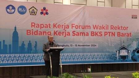 Rektor UPNVJ Beri Pengarahan di Rapat Kerja BKS-PTN Barat 2024 Rektor UPNVJ Beri Pengarahan di Rapat Kerja BKS-PTN Barat 2024