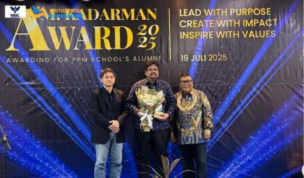 Rektor dan Dosen MNC University Raih Penghargaan Bergengsi di AM Kadarman Award 2025 Rektor dan Dosen MNC University Raih Penghargaan Bergengsi di AM Kadarman Award 2025