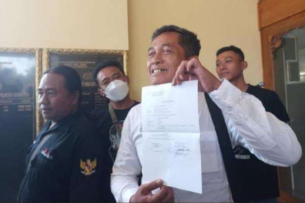 Relawan Jokowi di Solo Laporkan 4 Orang terkait Penghasutan soal Isu Ijazah Relawan Jokowi di Solo Laporkan 4 Orang terkait Penghasutan soal Isu Ijazah