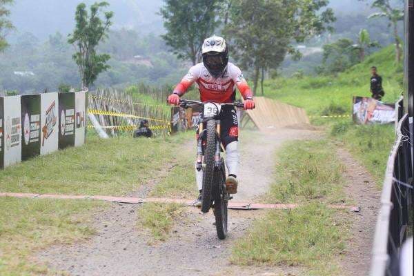 Rendy Varera Comeback dan Juara Putaran Kedua 76 Indonesian Downhill 2025 Rendy Varera Comeback dan Juara Putaran Kedua 76 Indonesian Downhill 2025