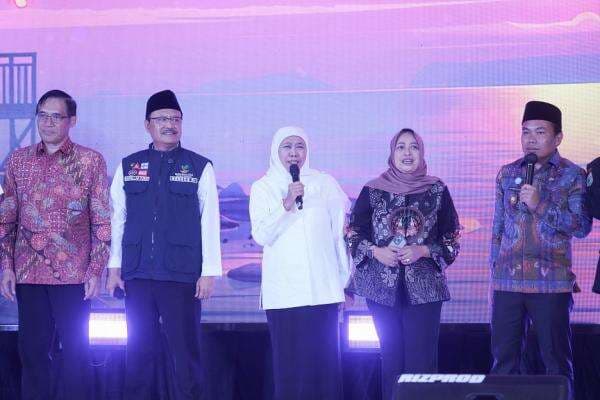 Responsif Arahan Prabowo, Khofifah Perkuat PKH Tekan Kemiskinan dan Tingkatkan Kesejahteraan Jatim Responsif Arahan Prabowo, Khofifah Perkuat PKH Tekan Kemiskinan dan Tingkatkan Kesejahteraan Jatim