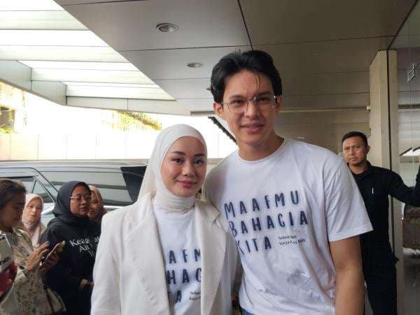 Dinda Hauw dan Rey Mbayang Tak Terbebani Disebut Jadi Pasangan Panutan Anak Muda Dinda Hauw dan Rey Mbayang Tak Terbebani Disebut Jadi Pasangan Panutan Anak Muda