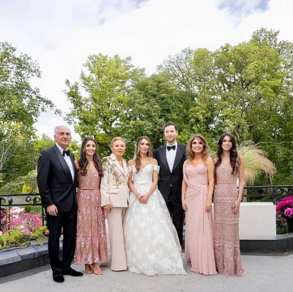 Pernikahan Elegan Anak Pangeran Iran Reza Pahlavi, di Tengah Ketegangan Militer Pernikahan Elegan Anak Pangeran Iran Reza Pahlavi, di Tengah Ketegangan Militer