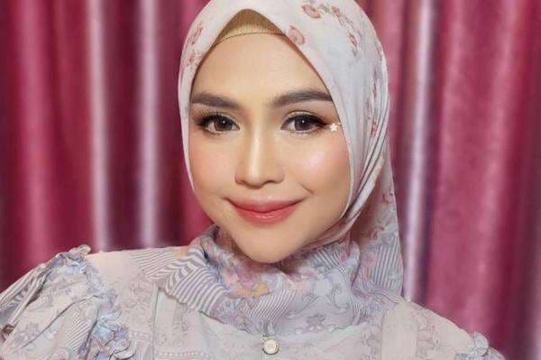 Ria Ricis Rayakan Lebaran Tanpa Teuku Ryan, Berharap Bahagia Ria Ricis Rayakan Lebaran Tanpa Teuku Ryan, Berharap Bahagia