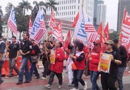 Ribuan Massa Buruh Kecewa, Akses Demonstrasi di Depan Istana Negara Ditutup