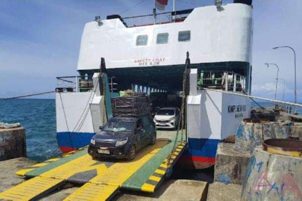 Ribuan Pemudik Asal Sultra Padati Pelabuhan Bangsalae Siwa Wajo Ribuan Pemudik Asal Sultra Padati Pelabuhan Bangsalae Siwa Wajo