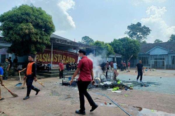 Ribuan Tahanan Ngamuk Kuasai Lapas Narkotika Muara Beliti Musi Rawas Ribuan Tahanan Ngamuk Kuasai Lapas Narkotika Muara Beliti Musi Rawas