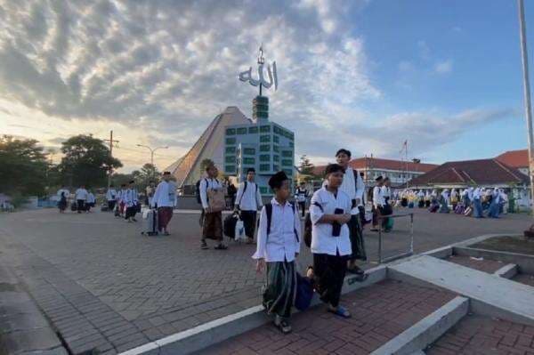 Ribuan Santri Pesantren Tebuireng Mudik Bareng Naik 67 Bus Ribuan Santri Pesantren Tebuireng Mudik Bareng Naik 67 Bus