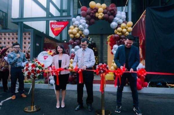 Richeese Pizza Kini Hadir di Indonesia, Berikan Sensasi Baru Buat Pecinta Kuliner Tanah Air Richeese Pizza Kini Hadir di Indonesia, Berikan Sensasi Baru Buat Pecinta Kuliner Tanah Air