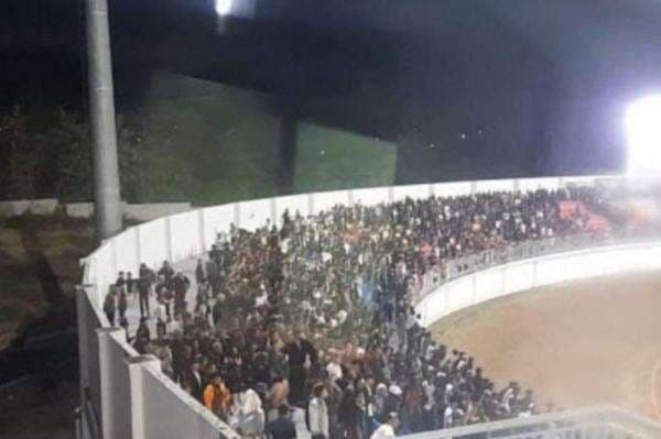 Suporter Mabuk Picu Kericuhan Laga Madura United vs Persis Solo Ditangkap Suporter Mabuk Picu Kericuhan Laga Madura United vs Persis Solo Ditangkap