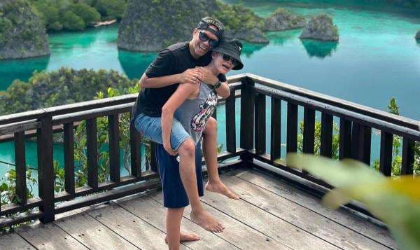 Ridho Slank Desak Pemerintah Tegas Hentikan Tambang Nikel di Raja Ampat: Jangan Rusak Alam Ridho Slank Desak Pemerintah Tegas Hentikan Tambang Nikel di Raja Ampat: Jangan Rusak Alam