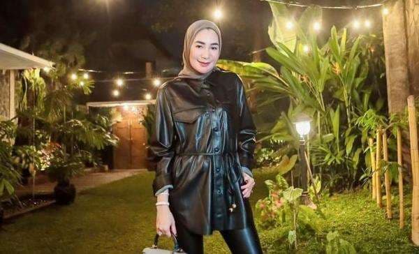 Biodata dan Agama Rien Wartia Trigina yang Digugat Cerai Andre Taulany Biodata dan Agama Rien Wartia Trigina yang Digugat Cerai Andre Taulany