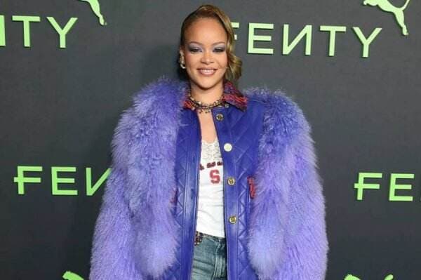 Rihanna Diduga Hamil Anak Ketiga, Pamer Perut Buncit saat Liburan