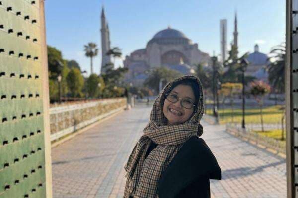 Riyuka Bunga Bikin Heboh Gegara Pangkas Rambut Usai Jadi Korban Perselingkuhan Riyuka Bunga Bikin Heboh Gegara Pangkas Rambut Usai Jadi Korban Perselingkuhan