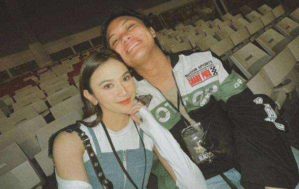 Rizky Febian Menolak Pernikahannya dengan Mahalini Disiarkan di Stasiun TV Rizky Febian Menolak Pernikahannya dengan Mahalini Disiarkan di Stasiun TV