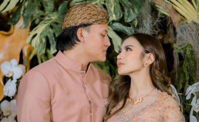 Rizky Febian Salut dengan Pengorbanan Mahalini demi Kelahiran Selina Rizky Febian Salut dengan Pengorbanan Mahalini demi Kelahiran Selina