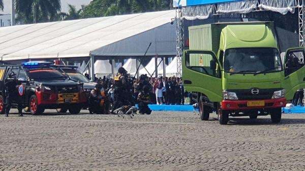 Robot K9 Atribut Polri Pamer Kecanggihan Deteksi Bom di Hadapan Presiden Prabowo Robot K9 Atribut Polri Pamer Kecanggihan Deteksi Bom di Hadapan Presiden Prabowo