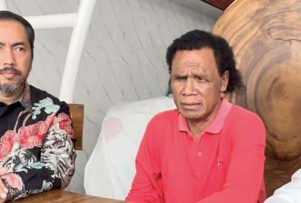 Rombongan Pengacara ke Komisi III DPR, Hercules: Saya Terganggu! Rombongan Pengacara ke Komisi III DPR, Hercules: Saya Terganggu!