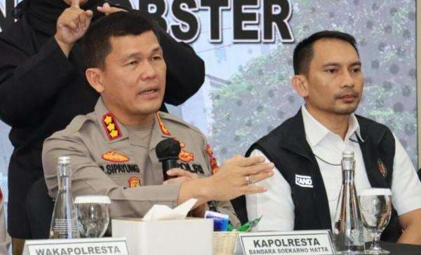 Polisi Periksa Intensif Penumpang yang Teriak Bawa Bom di Pesawat Polisi Periksa Intensif Penumpang yang Teriak Bawa Bom di Pesawat