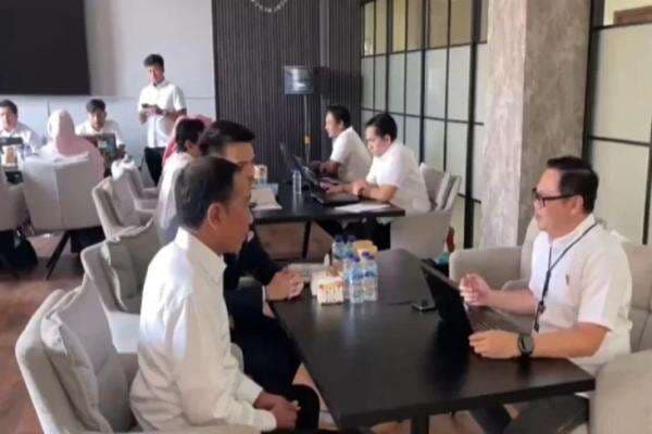 Roy Suryo Cs Protes Jokowi Diperiksa di Solo, Wakil Peradi Bersatu: Untuk Memudahkan Roy Suryo Cs Protes Jokowi Diperiksa di Solo, Wakil Peradi Bersatu: Untuk Memudahkan