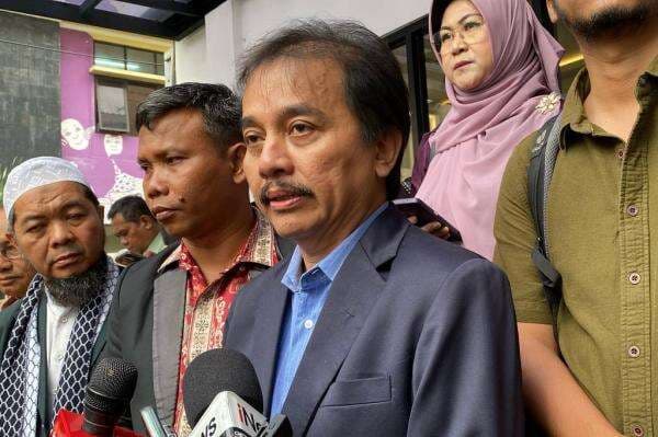 Roy Suryo Klaim Tak Terima Undangan Panggilan Polda Metro terkait Ijazah Palsu Jokowi Roy Suryo Klaim Tak Terima Undangan Panggilan Polda Metro terkait Ijazah Palsu Jokowi