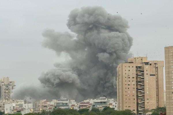 Rudal Iran Gempur Israel Tewaskan 3 Warga Zionis usai Trump Umumkan Gencatan Senjata Rudal Iran Gempur Israel Tewaskan 3 Warga Zionis usai Trump Umumkan Gencatan Senjata